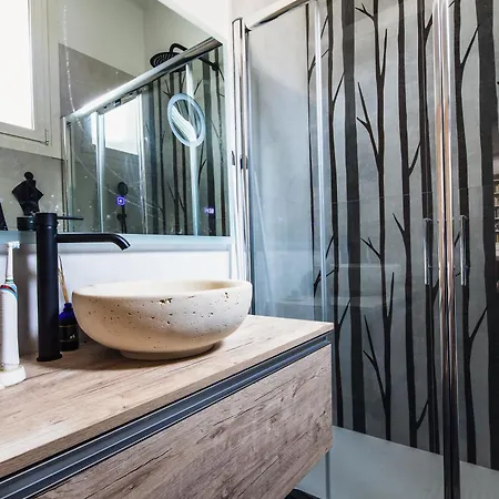 公寓 Attico Dei Poeti 斯培西亚